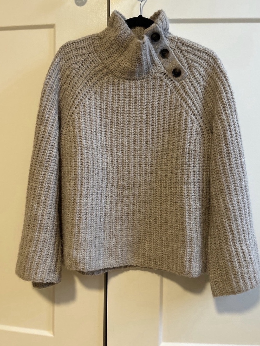 Banana Republic Mock Neck Sweater in Brown Size Medium Like New